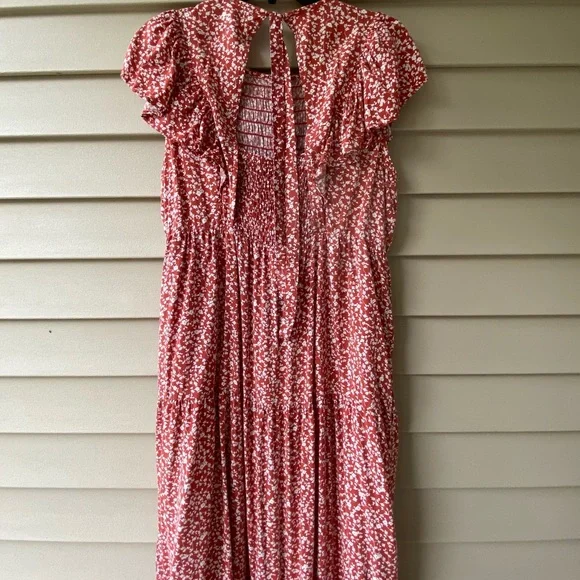 VGUC Old Navy Sz-L(M) Red & White Floral Layers, Ruffled Sleeves, Gathered Chest - Picture 8 of 16